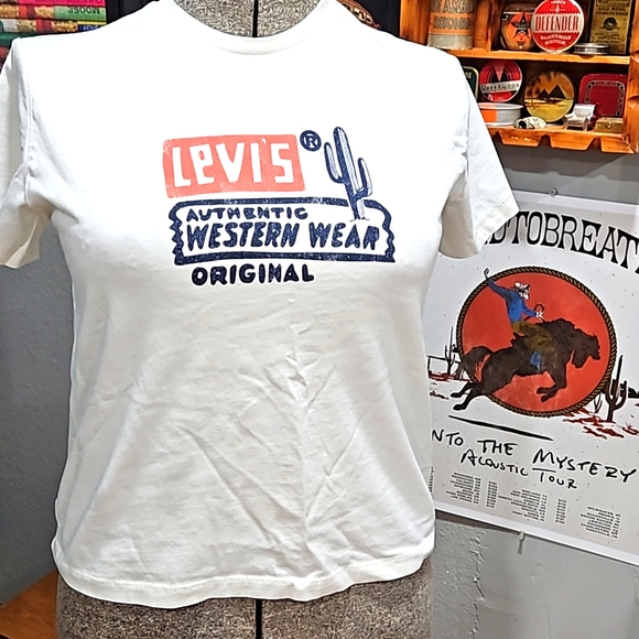 Levi's Western wear crop tee Like new condition M cactus design - Picture 1 of 7